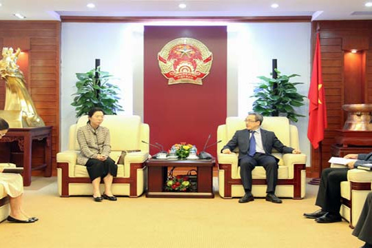  Lãnh đạo Bộ TTTT tiếp Công sứ kiêm Tổng lãnh sự Đại sứ quán Hàn Quốc tại Việt Nam 