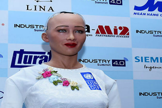  Sophia, robot đầu tiên có quyền công dân nói gì khi tới Việt Nam? 