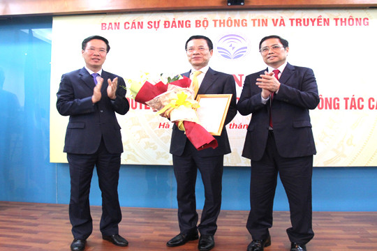  Công bố quyết định bổ nhiệm thiếu tướng Nguyễn Mạnh Hùng tại Bộ TTTT 