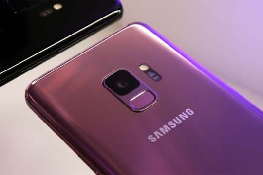  Samsung ra mắt điện thoại gập Galaxy X 