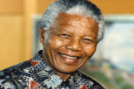  Sẽ phát hành bộ tem kỷ niệm Tổng thống da màu đầu tiên của Nam Phi Nen-xơn Man-đê-la 