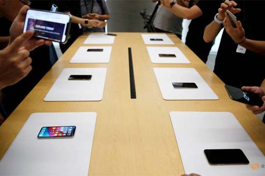  Lo nhu cầu iPhone sụt giảm, giá cổ phiếu các nhà cung ứng cho Apple lao dốc hàng loạt 