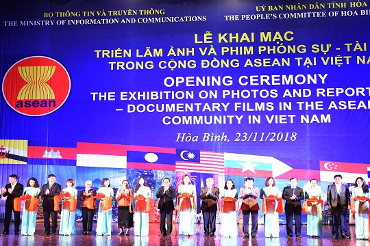  Triển lãm Ảnh và Phim phóng sự, Tài liệu trong Cộng đồng ASEAN tại Việt Nam 