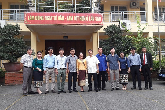  Đoàn đại biểu Cục Xuất bản và Thư viện Lào thăm Công ty In Tiến Bộ 