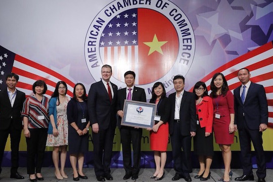  Amcham lần thứ 4 trao giải thưởng Cống hiến vì Cộng đồng cho Microsoft Việt Nam 