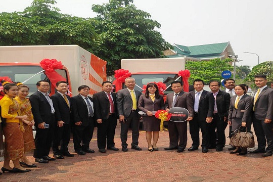  Bưu điện Việt Nam tặng Lào 2 xe ô tô chuyên ngành bưu chính 