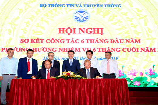  Bộ TTTT và hai tỉnh Bắc Kạn, Bắc Ninh ký kết hợp tác phát triển 2019 - 2020 