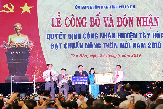  Huyện đầu tiên tỉnh Phú Yên đạt chuẩn huyện nông thôn mới 