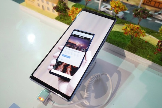  Smartphone màn hình 6,5 inch OLED 4K đầu tiên trên thế giới được công bố tại VN 