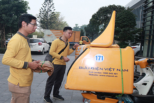  Bưu điện bắt đầu chuyển phát 18.000 vé trận đấu bóng đá Việt Nam - Malaysia 