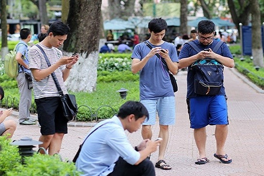  Giới trẻ Việt Nam sử dụng mạng xã hội 7 giờ mỗi ngày 