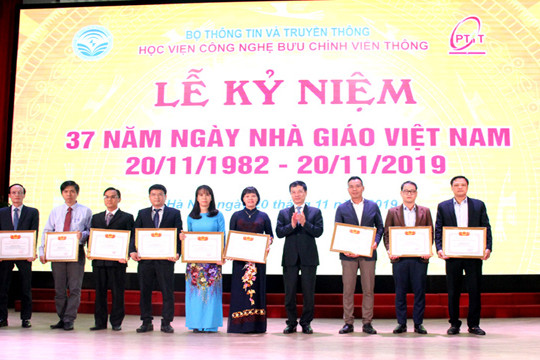  Bộ trưởng Nguyễn Mạnh Hùng chúc mừng Học viện công nghệ BCVT nhân Ngày nhà giáo Việt Nam 