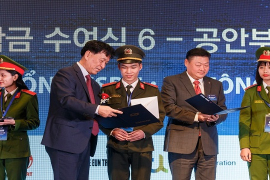  Nhiều học bổng Hàn Quốc được trao cho sinh viên Việt Nam 