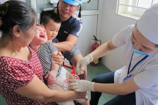 Người dân Bình Định đi tiêm vắc xin phòng bệnh cúm tăng 300% 