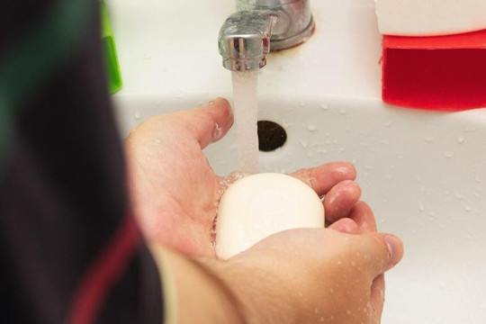  8 sai lầm khi rửa tay ai cũng thường mắc phải khiến COVID-19 lây lan nhanh chóng 