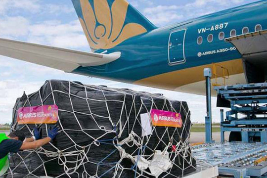 Bưu điện "bắt tay" Vietnam Airlines kịp thời chuyển hàng hóa mùa dịch