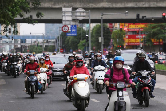 Hà Nội: Sau 8 ngày giãn cách xã hội, người dân đã đổ ra đường như tan chợ