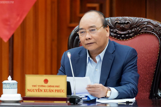 Thủ tướng Nguyễn Xuân Phúc ký ban hành nghị quyết hỗ trợ bằng tiền cho người dân gặp khó khăn vì Covid-19