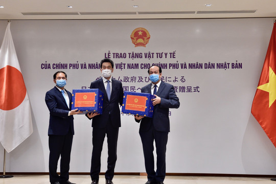 Việt Nam trao tặng vật tư y tế hỗ trợ Nhật Bản, Hoa Kỳ, Nga