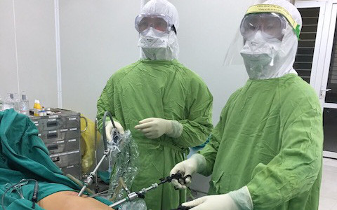 Mổ cấp cứu thành công cho 2 bệnh nhân ở vùng cách ly y tế thôn Hạ Lôi