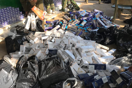 Tây Ninh: Phát hiện hàng chục ngàn bao thuốc lá chôn dưới đất trong ngày cuối cách ly xã hội, lớn nhất từ trước đến nay