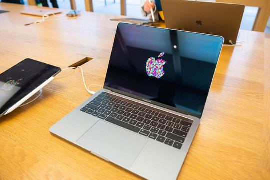 Apple sắp tung chip tự sản xuất cho máy tính Mac, không còn phụ thuộc Intel