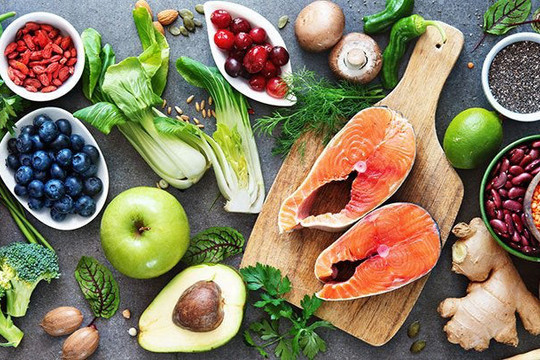 Giữa vô số chế độ ăn kiêng, nhiều người vẫn chọn chế độ ăn nhiều rau, ngũ cốc, cá và dầu ô liu vì lý do này