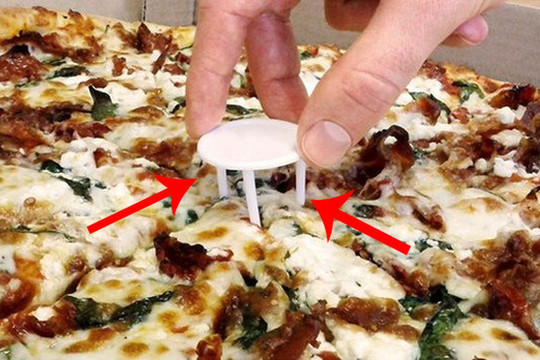 Order pizza về nhà mãi, giờ mới biết công dụng của tấm nhựa trắng 3 chân này để làm gì