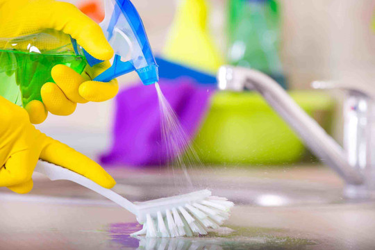 Không có chất tẩy rửa và cồn, bạn có thể thay thế bằng những thứ này để khử trùng tại nhà