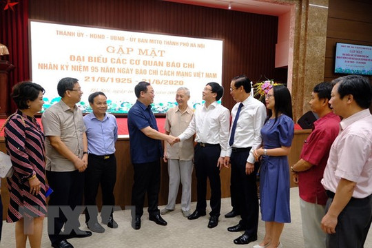 Lãnh đạo thành phố Hà Nội gặp mặt hơn 300 đại biểu nhà báo