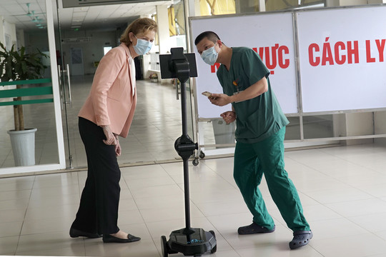 Ứng dụng robot mới giúp bảo vệ nhân viên y tế tuyến đầu