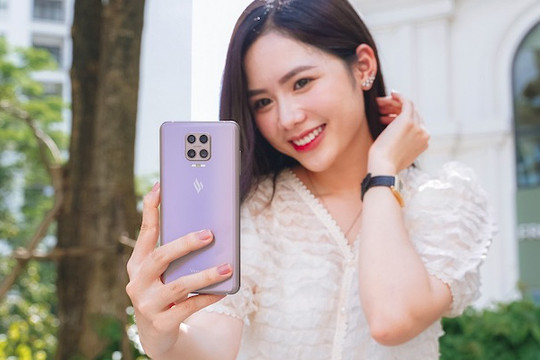 VinSmart công bố smartphone có camera ẩn đầu tiên tại Việt Nam