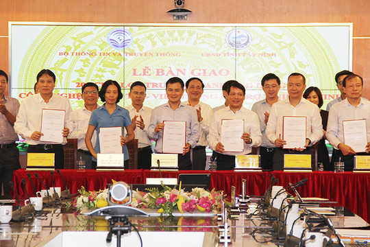 Bộ TT&TT bàn giao 200 cụm loa truyền thanh thế hệ mới cho tỉnh biên giới Tây Ninh