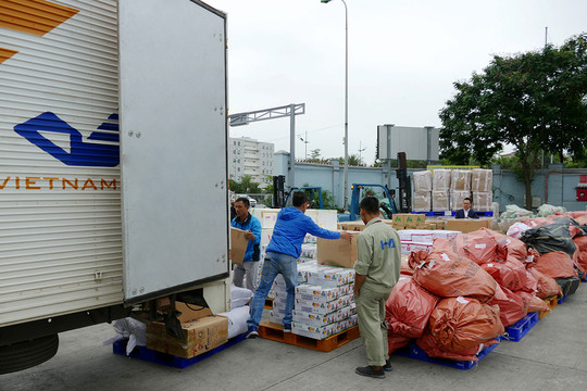 Hơn 39 tấn hàng cứu trợ được miễn cước chuyển phát qua bưu điện