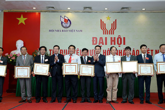 Hội nhà báo Việt Nam tôn vinh 22 tập thể, 17 cá nhân có thành tích thi đua