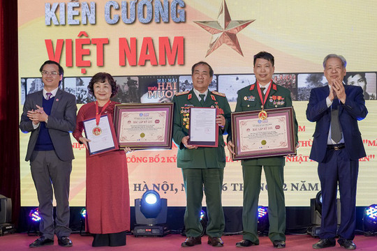 Kỷ lục Việt Nam tôn vinh bộ sách “Nhật ký thời chiến Việt Nam”