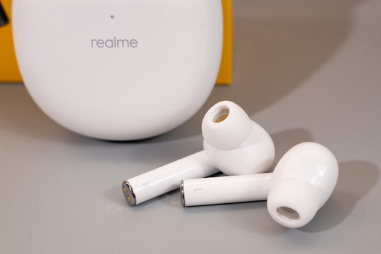 Tai nghe Realme chống ồn chủ động 35 dB được bán tại Việt Nam