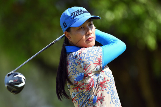 Golfer Nguyễn Thị Vân Anh nhận giải thưởng Golfer nữ xuất sắc nhất trên Vhandicap.
