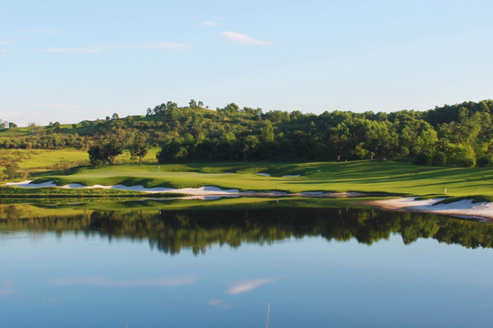 Sky Lake Resort & Golf Club: Sân golf 36 hố hàng đầu miền Bắc