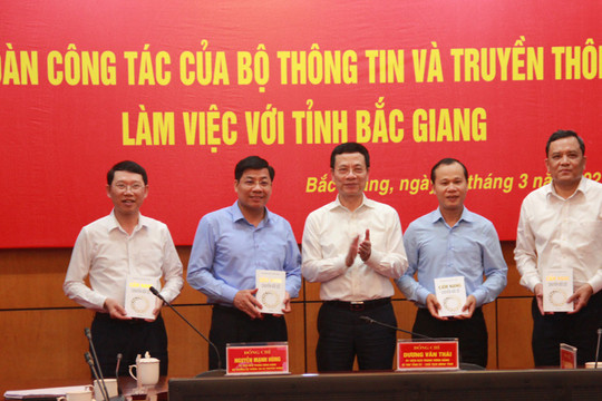 Bộ trưởng TT&TT Nguyễn Mạnh Hùng: Sẽ hỗ trợ Bắc Giang đi đầu về chuyển đổi số