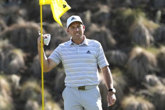 Sergio Garcia hạ Lee Westwood bằng cú HIO trong trận playoff để lọt vào vòng 1/16 WGC-Dell Match Play