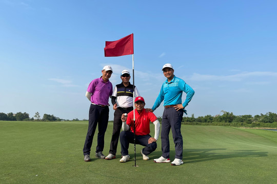 Golfer Phạm Lê Cường trúng giải thưởng 100 triệu đồng đến từ gói Dịch vụ giải thưởng HIO của VGS Sport