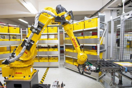DHL Express ứng dụng robot được hỗ trợ bởi AI để phân loại hàng hóa 