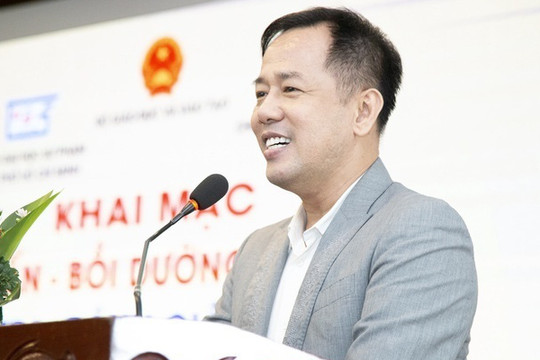 GS Huỳnh Văn Sơn: Học online, phụ huynh nên giảm kỳ vọng