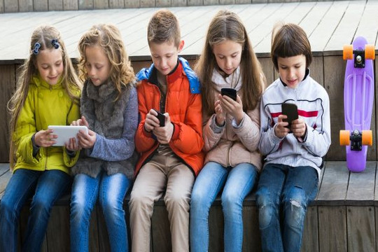 Australia gia tăng biện pháp quản lý trẻ vị thành niên sử dụng mạng xã hội