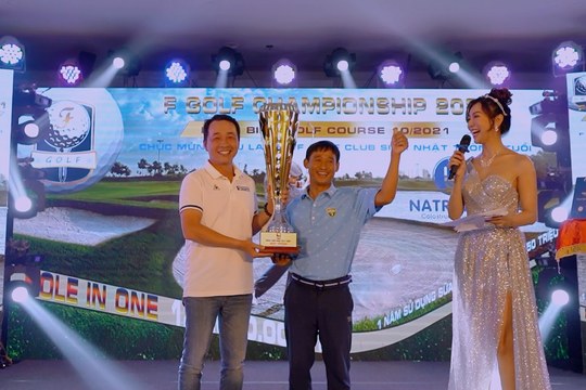 Golfer Dương Văn Vinh vô địch giải mừng sinh nhật 1 tuổi CLB F Golf
