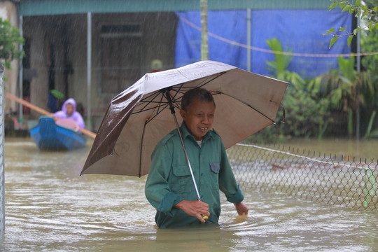 Sử dụng Zalo để đưa tin mưa lũ, phổ biến cách ứng phó thiên tai đến người dân