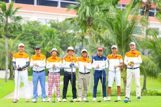 Golfer Ngô Ngọc Minh giành cúp luân lưu tại buổi Outing CLB Golf G75