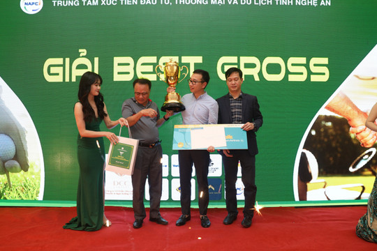 Golfer Nguyễn Trung Đức vô địch giải golf Nghệ An kết nối đầu tư 2021