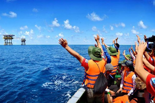 Truyền thông du lịch gắn với bảo vệ chủ quyền biển đảo, phát triển kinh tế biển Việt Nam